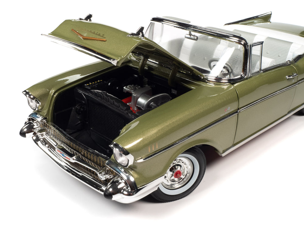 Auto World 1957 Chevrolet Bel Air Convertible 1:18 Scale
