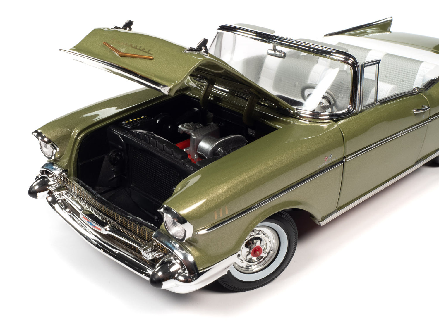 Auto World 1957 Chevrolet Bel Air Convertible 1:18 Scale Diecast