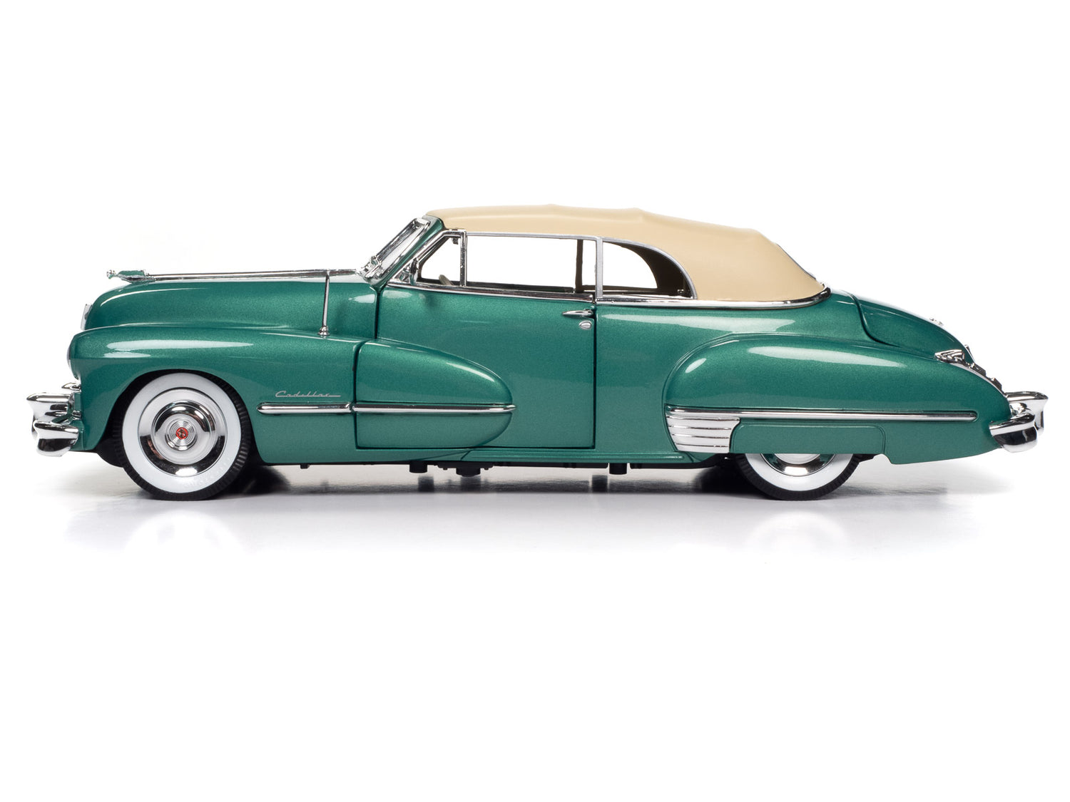 Auto World 1947 Cadillac Series 62 Cabriolet 1:18 Scale Diecast