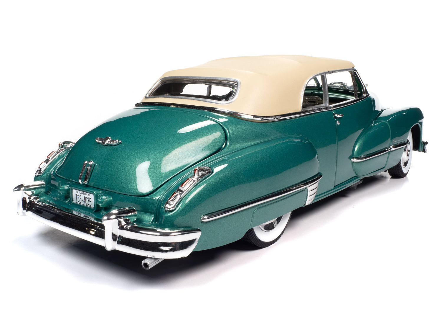 Auto World 1947 Cadillac Series 62 Cabriolet 1:18 Scale Diecast