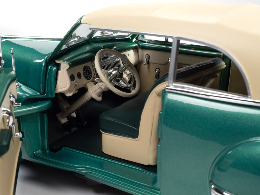 Auto World 1947 Cadillac Series 62 Cabriolet 1:18 Scale Diecast