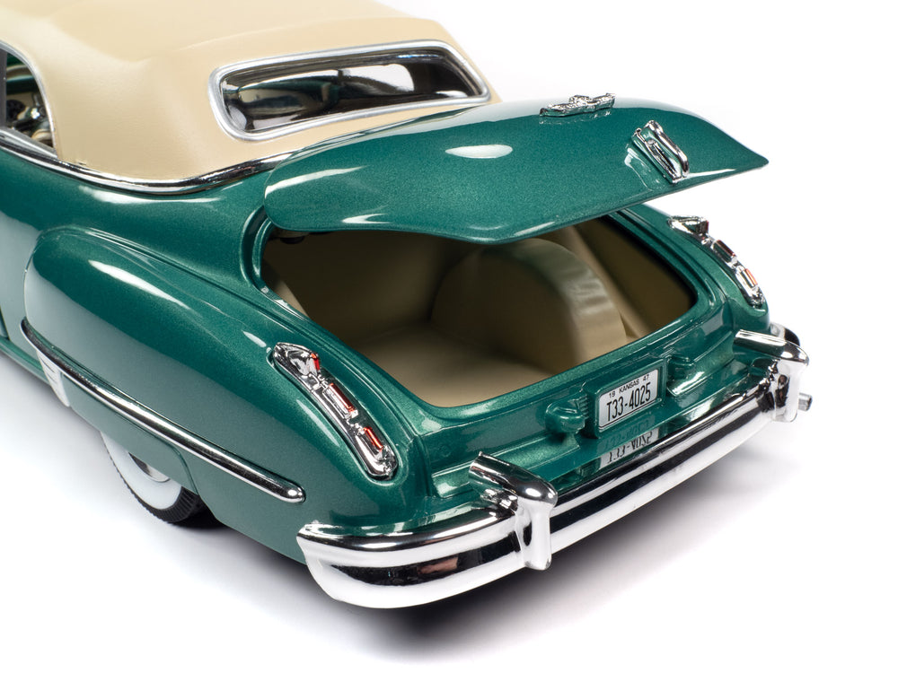 Auto World 1947 Cadillac Series 62 Cabriolet 1:18 Scale Diecast