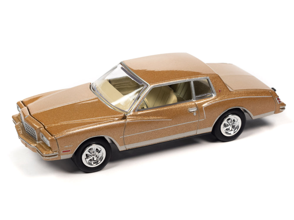 Johnny Lightning 1980 Chevrolet Monte Carlo w/Bass Boat (Light Camel Poly) 1:64 Diecast