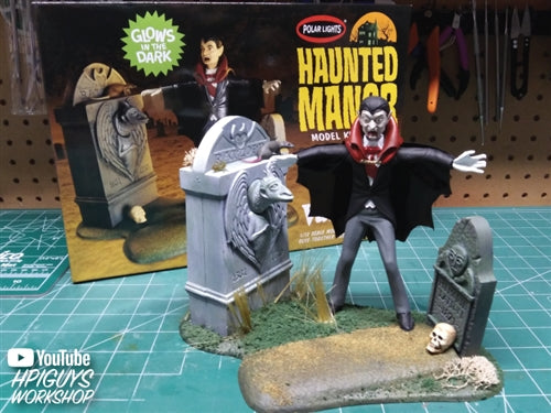 Polar Lights Haunted Manor: Flight of the Vampire 1:12 Scale