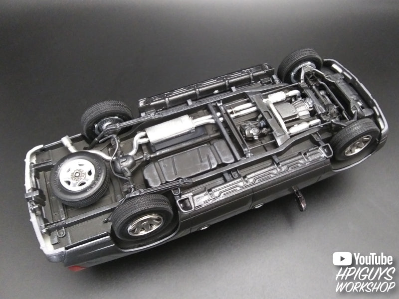 AMT 2005 Cadillac Escalade EXT 1:25 Scale Model Kit