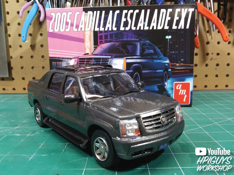 AMT 2005 Cadillac Escalade EXT 1:25 Scale Model Kit